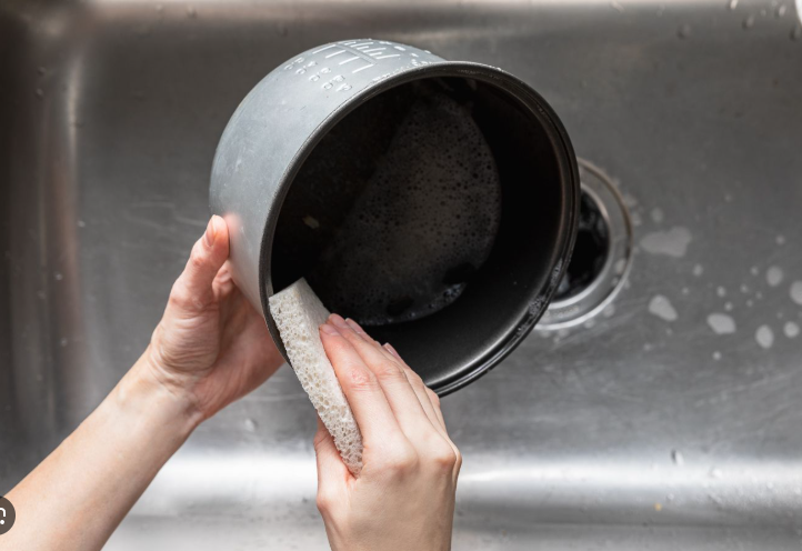 How to Clean an Electric Cooker: Sparkling Tips for 2025